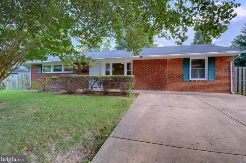 6621 Bostwick Dr, Springfield, VA 22151-3708
