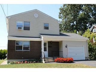 12 Linden St, Westerly, RI 02891-1960