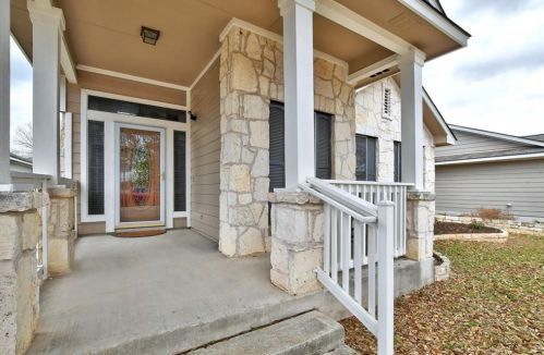 5302 Hartson, Uhland, TX 78640-4321