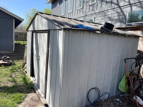 1123 Denfield St, Austin TX  78721-2537 exterior