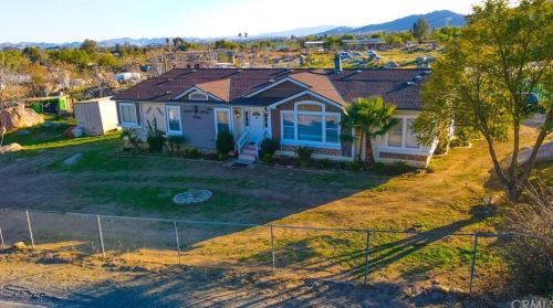22453 Aloha Rd, Perris, CA 92570-9695