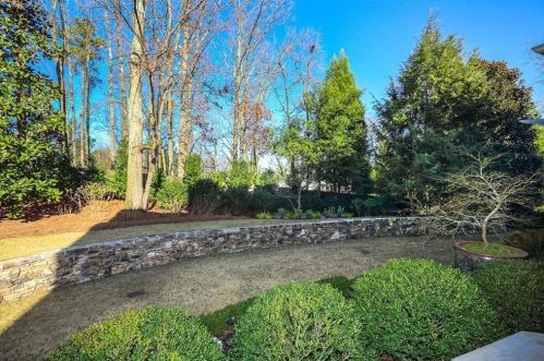 10 Highland Valley Ct, Atlanta GA  30327-4880 exterior