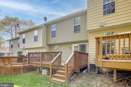 6013 Shepherd Sq, Columbia MD  21044-3114 exterior