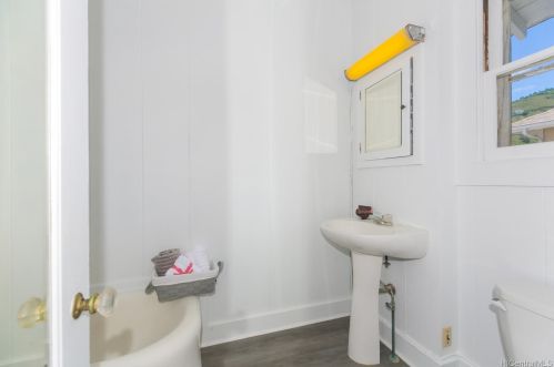 2021 Kakela Dr, Honolulu HI  96822-2158 exterior