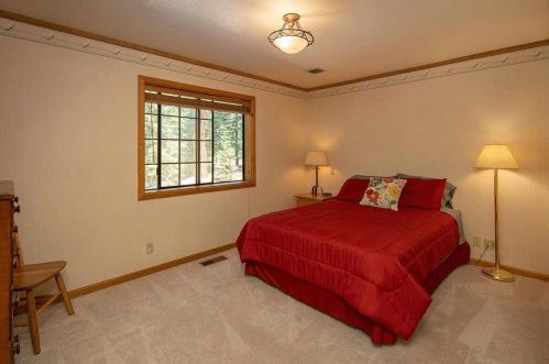 11487 Alder Dr, Truckee CA  96161-2814 exterior