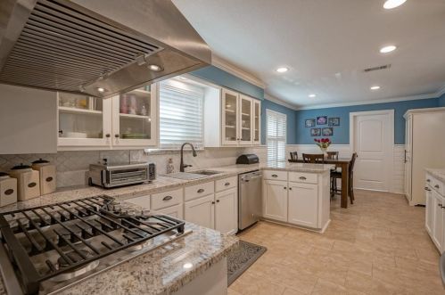 2021 Willowwisp, Taylor Lake Village TX  77586-3312 exterior