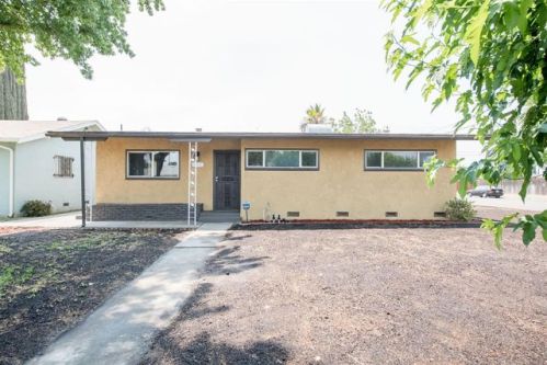 136 Maple St, Madera, CA 93637-5443