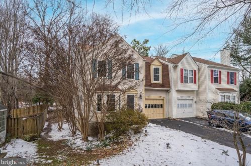 7912 Gambrill Ct, Springfield, VA 22153-2256