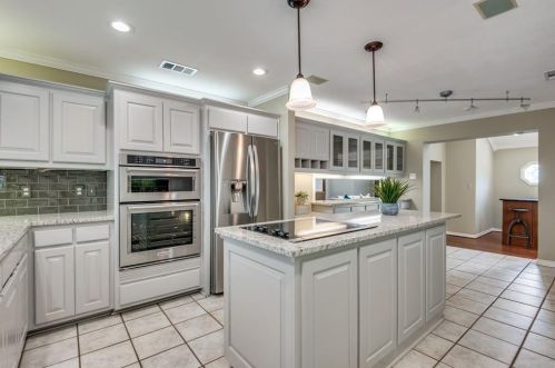 2711 Lakeview Ln, Carrollton TX exterior