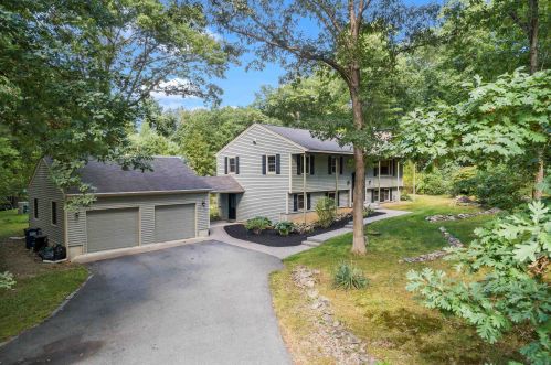 5 Woodbine Ln, Amherst, NH 03031-2102