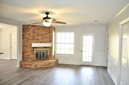 37 Colony Sq, Angleton TX 77515-3644 exterior