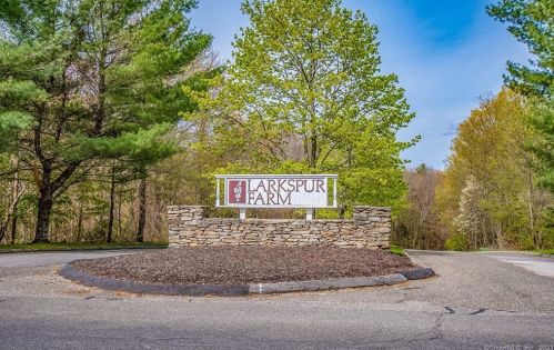 400 Larkspur Farm Rd, Torrington, CT 06790-8020