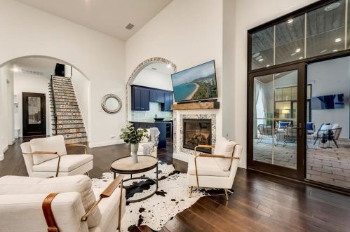 5815 Charlestown Dr, Dallas, TX 75230-1703