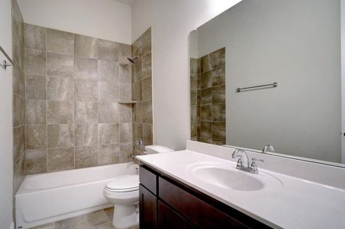 6725 Cambridge Dr, Fort Worth TX  76180 exterior