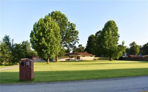 301 Walnut Grove Ave, Springdale, AR 72764-7237