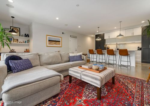 2916 Shakespeare Ave, Chicago, IL 60647-3917