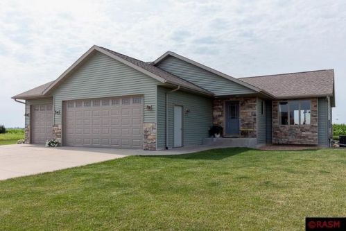 213 Wickfield Dr, Mankato, MN 56001-6482