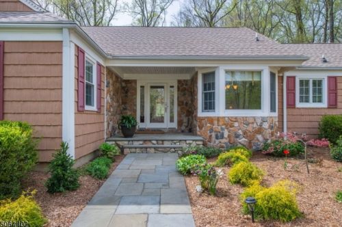 3 Forest View Dr, Chester, NJ 07930-2833