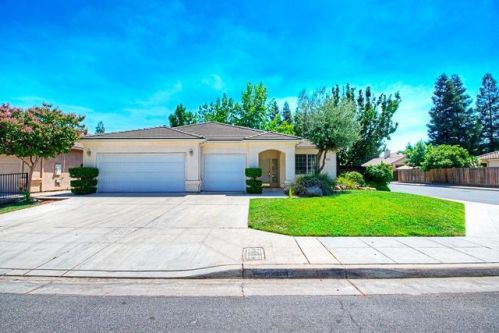 7584 Mccaffrey Ave, Fresno, CA 93722-2743