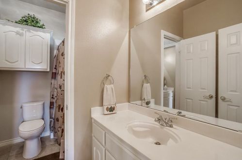 8017 Cripple Crk Dr, Fort Worth TX  76179-2527 exterior