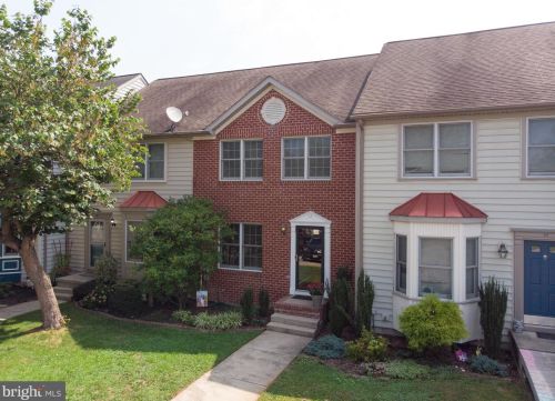 52 Morningside Dr, Falling Waters, WV 25419-4053