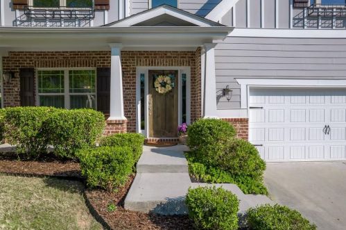 6912 Shadow Ridge Ln, Stone Mountain, GA 30087-4759