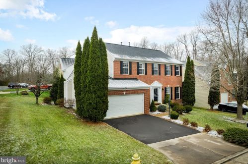 5294 Gunston Hall Dr, Woodbridge, VA 22193-3164