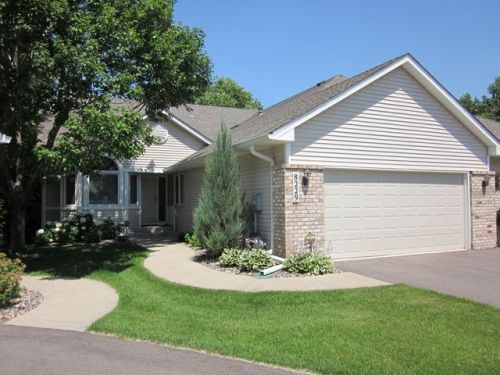 8229 Creekside Cir, Minneapolis, MN 55437-3836