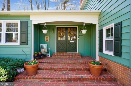 8213 Chivalry Rd, Annandale, VA 22003-1337