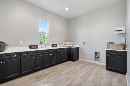 7756 Kingdom Dr, Riverside CA  92506 exterior