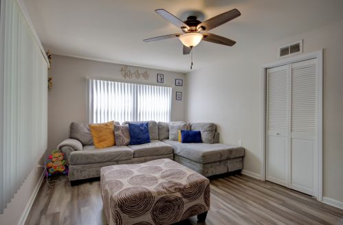 102 Edison Rd, Joliet, IL 60433-3104