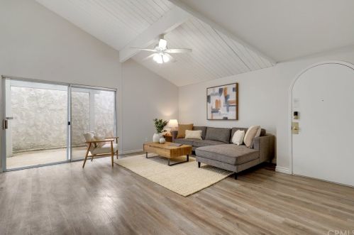 1323 Maxwell Ln, Upland, CA 91786-7013