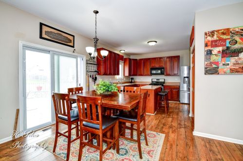 708 Bay Shore Dr, Pingree Grove IL  60140-9144 exterior