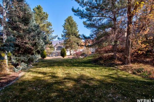 25 Snowstar Ln, Sandy UT 84092-4800 exterior