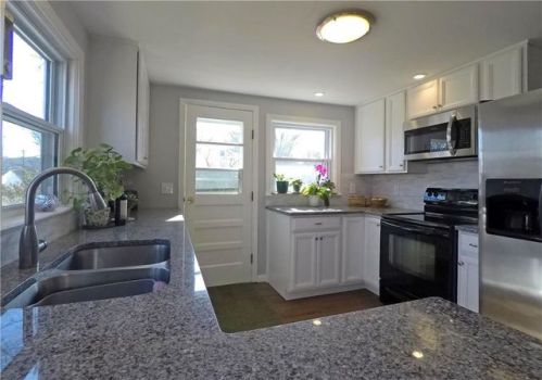 35 Becker St, Warwick, RI 02886-4301