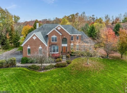 4 Perry Rd, Annandale, NJ 08801-2048