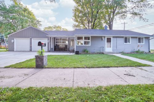 800 Massena Ave, Waukegan, IL 60085-2936