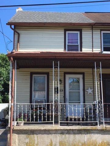 113 Cherry St, Ephrata, PA 17522-2244