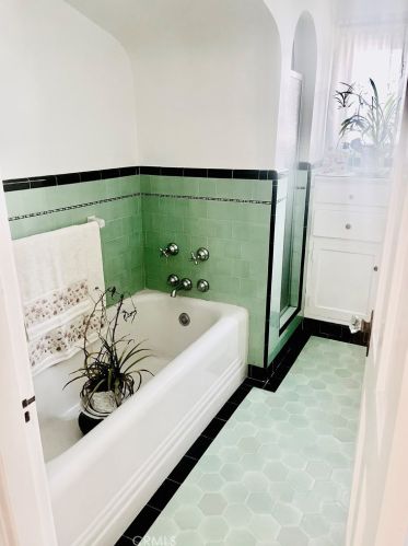 556 Ivy St, Glendale CA  91204-1122 exterior