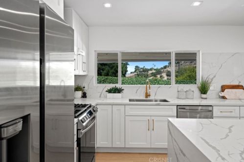 3701 Royal Woods Dr, Van Nuys CA  91403-4217 exterior