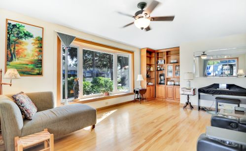 2444 Central Rd, Glenview, IL 60025-4877