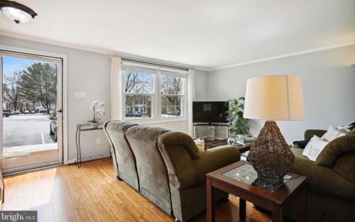 8100 Loving Forest Ct, Springfield, VA 22153-3717