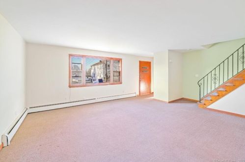 59 Mohawk St, Waterbury, CT 06706-1911