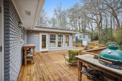 4680 Hitching Post Trl, Atlanta GA  30342-2816 exterior