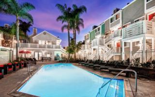 21270 Beach Blvd, Huntington Beach CA  92648-5406 exterior
