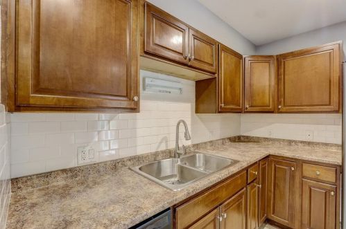 151 Camelot Way, Lemont IL  60440-2084 exterior