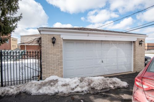8448 Oak Ave, Niles IL  60714-1616 exterior