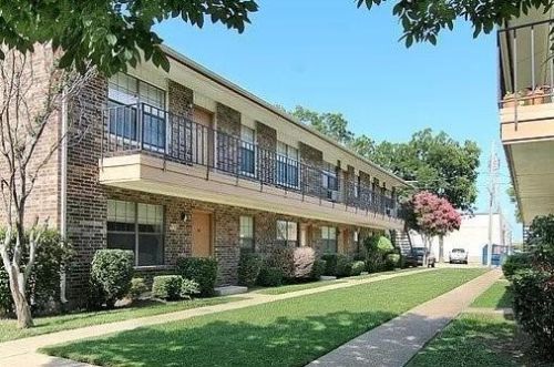 104 11th St, Garland, TX 75040-6195