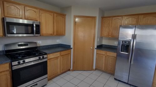 18547 Walnut Ave, Country Club Hills, IL 60478-5558