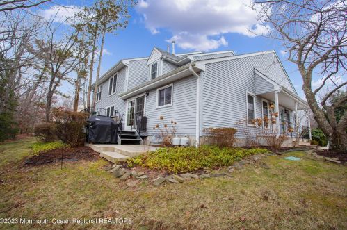 39 Poplar Ct, Brielle, NJ 08730-1344